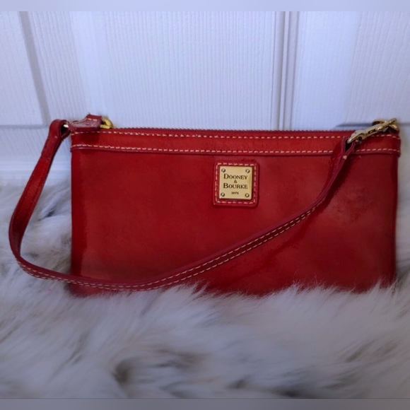 Dooney & Bourke Patent Leather Wristlet w/COA - Picture 2 of 7